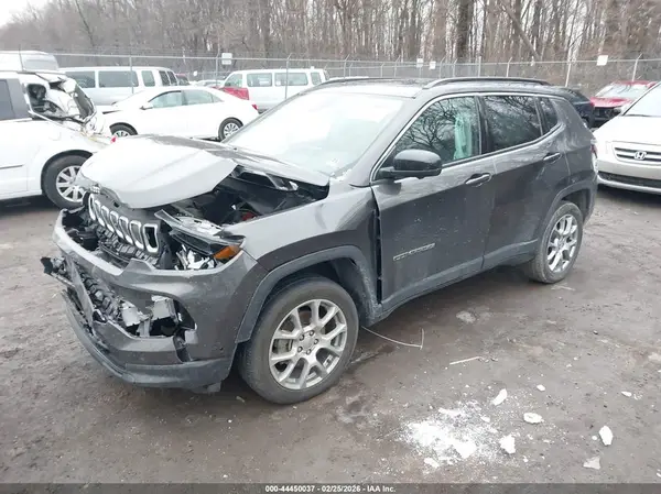 3C4NJDFB1NT117535 2022 JEEP COMPASS - Image 2