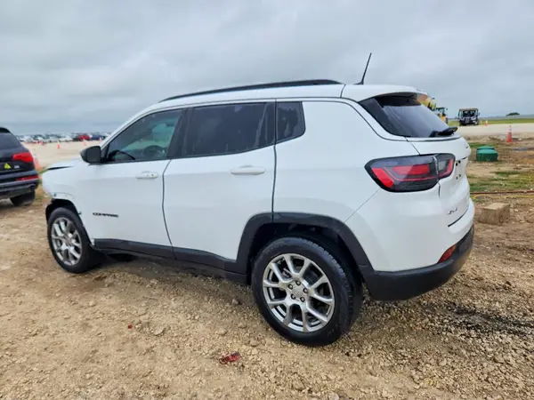 3C4NJDFB1NT144086 2022 JEEP COMPASS - Image 2