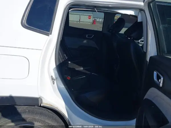 3C4NJDFB1NT153502 2022 JEEP COMPASS - Image 8