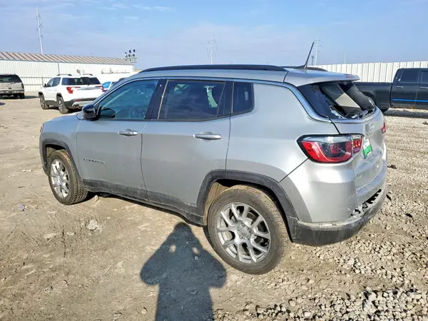3C4NJDFB1NT168940 2022 JEEP COMPASS - Image 2