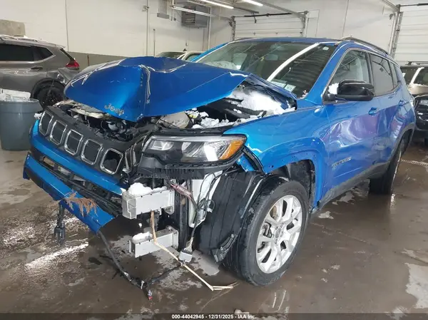 3C4NJDFB1NT169909 2022 JEEP COMPASS - Image 2