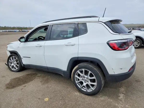 3C4NJDFB1NT204562 2022 JEEP COMPASS - Image 2