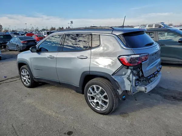 3C4NJDFB1NT224245 2022 JEEP COMPASS - Image 2