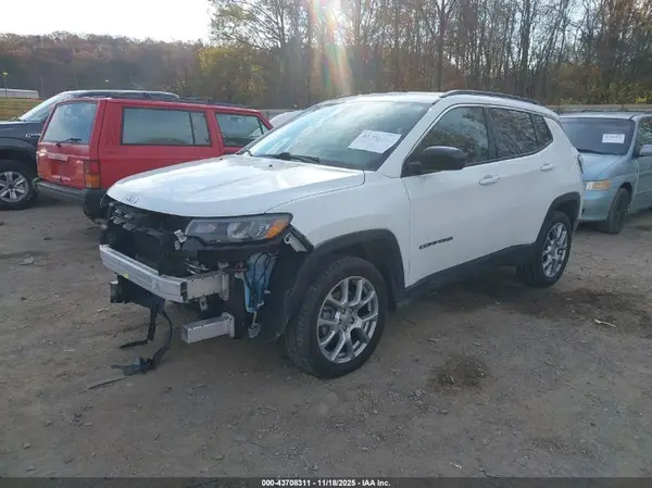 3C4NJDFB1NT231051 2022 JEEP COMPASS - Image 2
