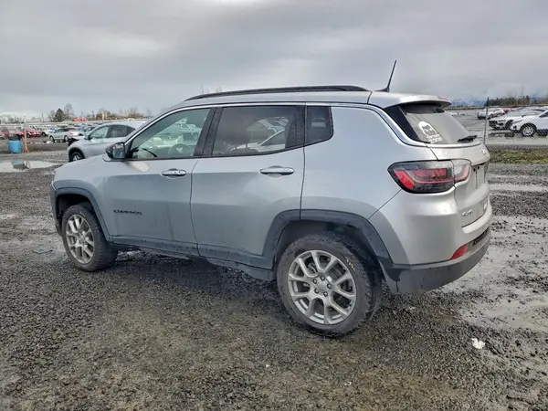 3C4NJDFB2NT114045 2022 JEEP COMPASS - Image 2