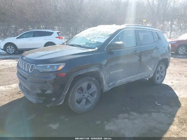 3C4NJDFB2NT128270 2022 JEEP COMPASS - Image 2