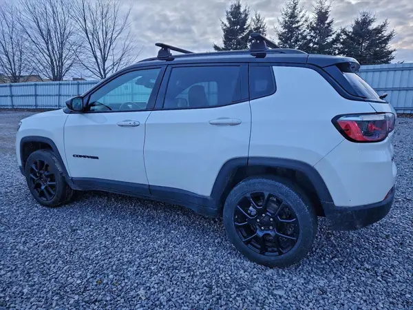 3C4NJDFB3NT167921 2022 JEEP COMPASS - Image 2