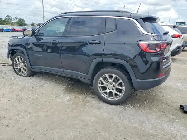 3C4NJDFB3NT196870 2022 JEEP COMPASS - Image 2
