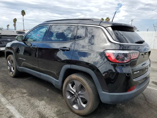 3C4NJDFB4NT134037 2022 JEEP COMPASS - Image 2