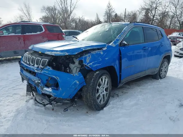 3C4NJDFB4NT166812 2022 JEEP COMPASS - Image 2