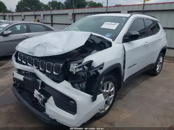 3C4NJDFB4NT211280 2022 JEEP COMPASS - Image 2