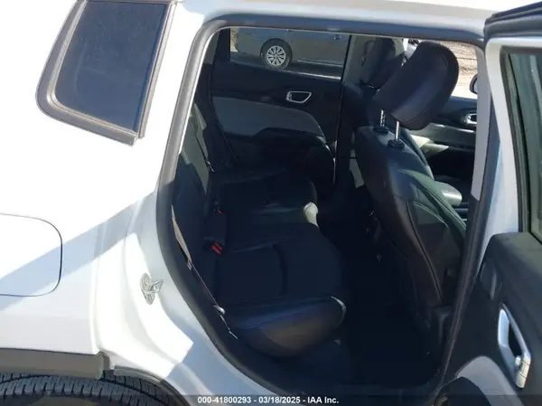 3C4NJDFB5NT172425 2022 JEEP COMPASS - Image 8