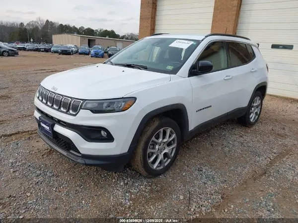 3C4NJDFB5NT185935 2022 JEEP COMPASS - Image 2