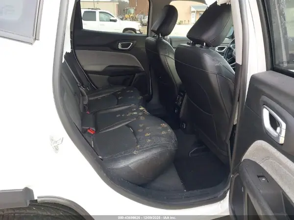 3C4NJDFB5NT185935 2022 JEEP COMPASS - Image 8