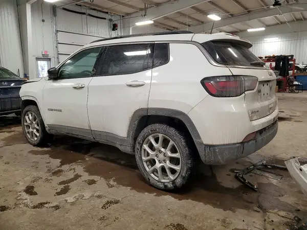 3C4NJDFB5NT200241 2022 JEEP COMPASS - Image 2