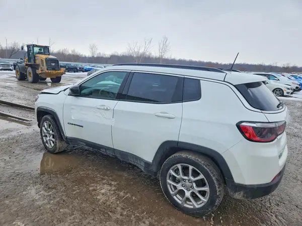 3C4NJDFB5NT219212 2022 JEEP COMPASS - Image 2