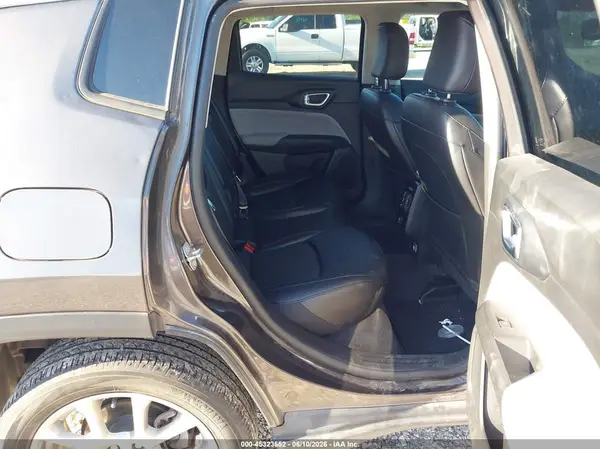 3C4NJDFB5NT221686 2022 JEEP COMPASS - Image 8