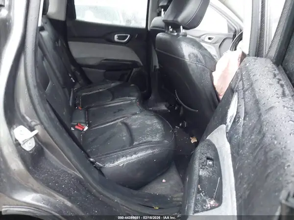 3C4NJDFB5NT224135 2022 JEEP COMPASS - Image 8