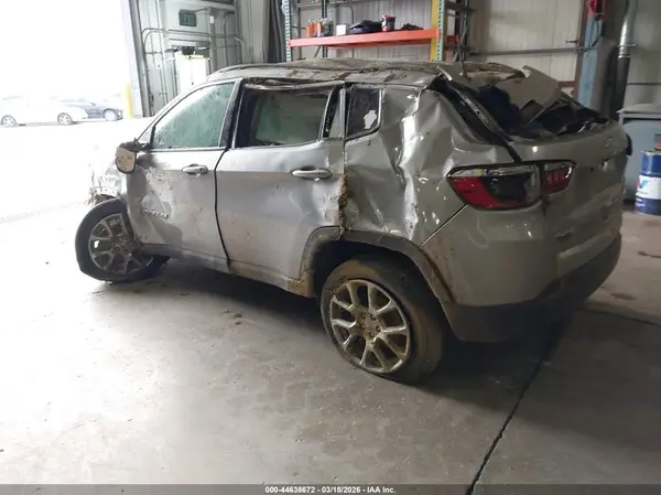 3C4NJDFB6NT101329 2022 JEEP COMPASS - Image 2