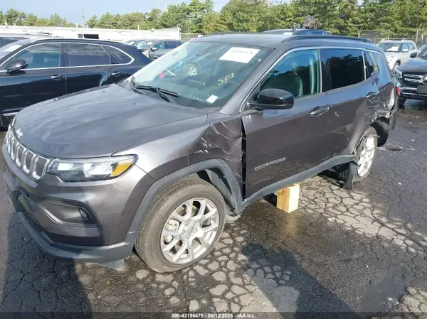 3C4NJDFB6NT181098 2022 JEEP COMPASS - Image 2