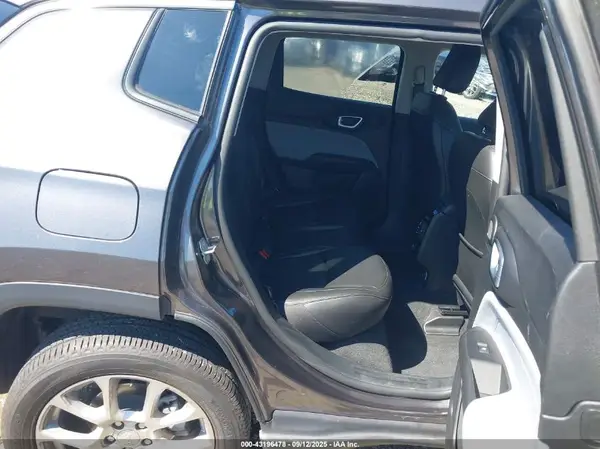3C4NJDFB6NT181098 2022 JEEP COMPASS - Image 8