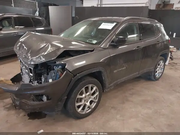 3C4NJDFB6NT195812 2022 JEEP COMPASS - Image 2