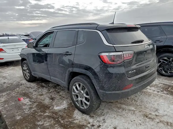3C4NJDFB6NT197012 2022 JEEP COMPASS - Image 2