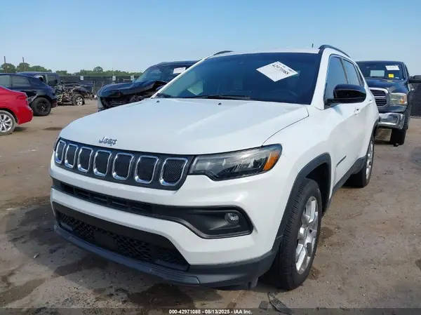 3C4NJDFB6NT212933 2022 JEEP COMPASS - Image 2