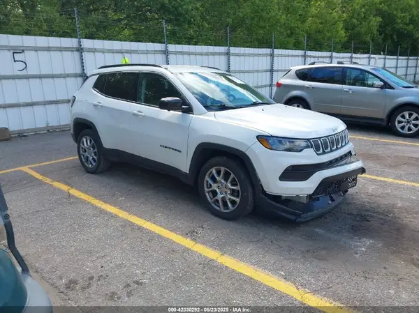 3C4NJDFB7NT112307 2022 JEEP COMPASS - Image 1