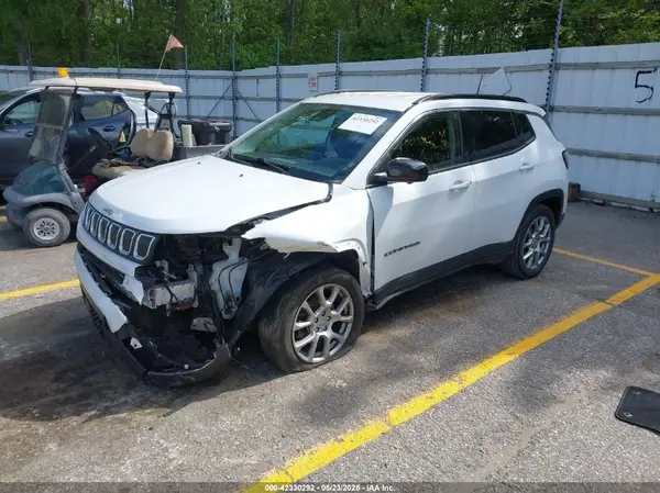 3C4NJDFB7NT112307 2022 JEEP COMPASS - Image 2