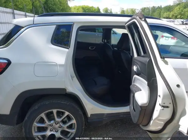 3C4NJDFB7NT112307 2022 JEEP COMPASS - Image 8