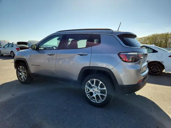 3C4NJDFB7NT118074 2022 JEEP COMPASS - Image 2