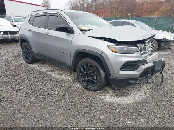 3C4NJDFB7NT129687 2022 JEEP COMPASS - Image 1