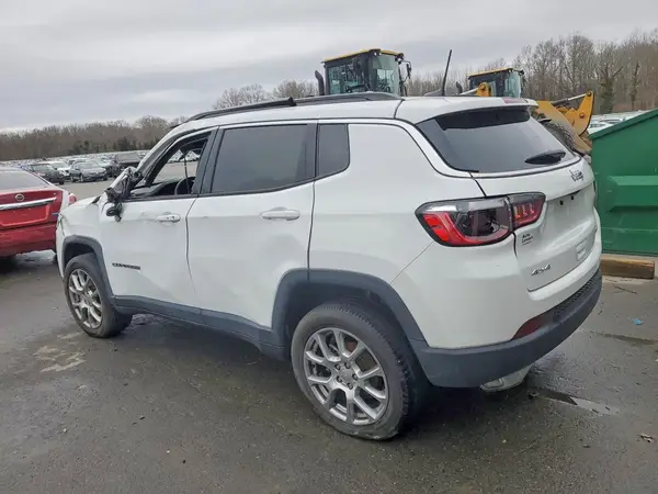3C4NJDFB7NT147588 2022 JEEP COMPASS - Image 2