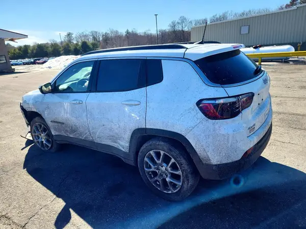 3C4NJDFB7NT170045 2022 JEEP COMPASS - Image 2