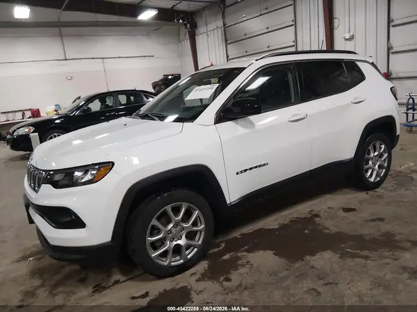3C4NJDFB7NT184706 2022 JEEP COMPASS - Image 2