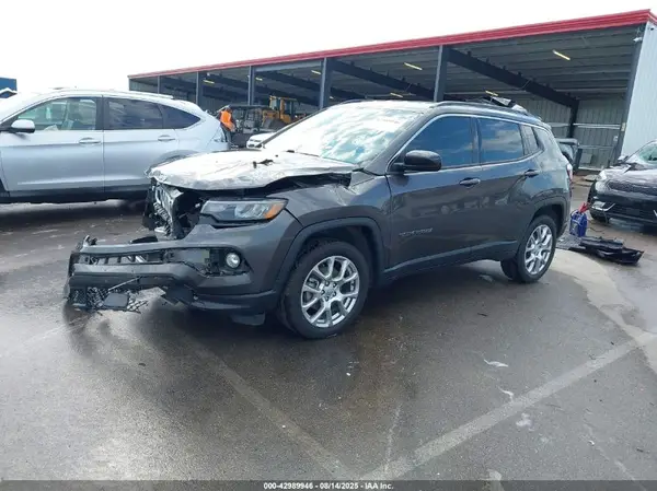 3C4NJDFB8NT113806 2022 JEEP COMPASS - Image 2