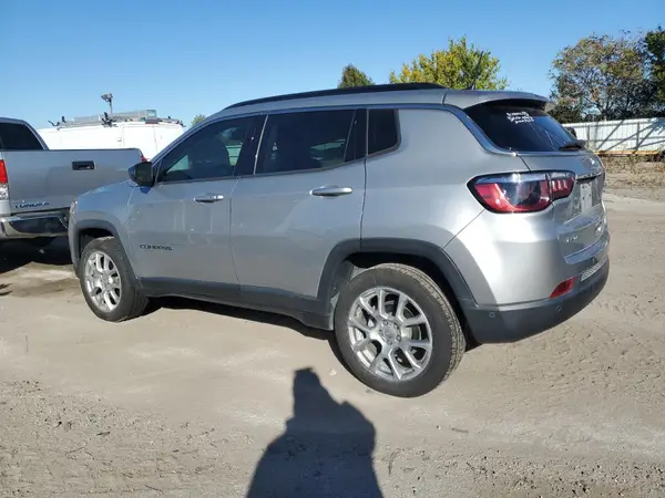 3C4NJDFB8NT117760 2022 JEEP COMPASS - Image 2