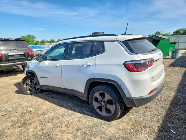3C4NJDFB8NT125678 2022 JEEP COMPASS - Image 2