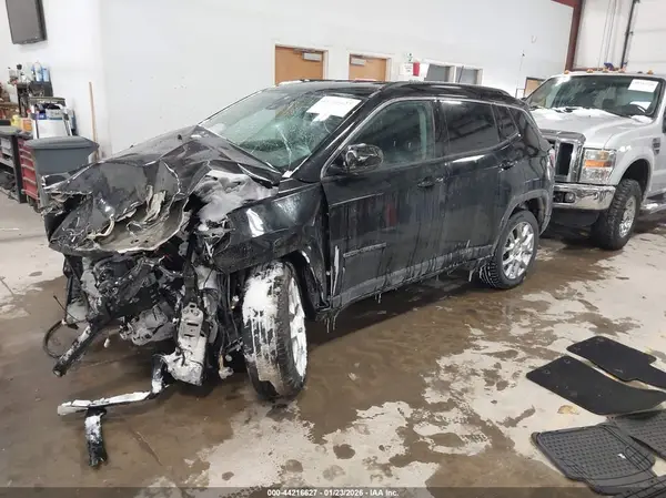 3C4NJDFB8NT125762 2022 JEEP COMPASS - Image 2