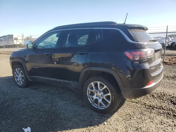 3C4NJDFB8NT165002 2022 JEEP COMPASS - Image 2