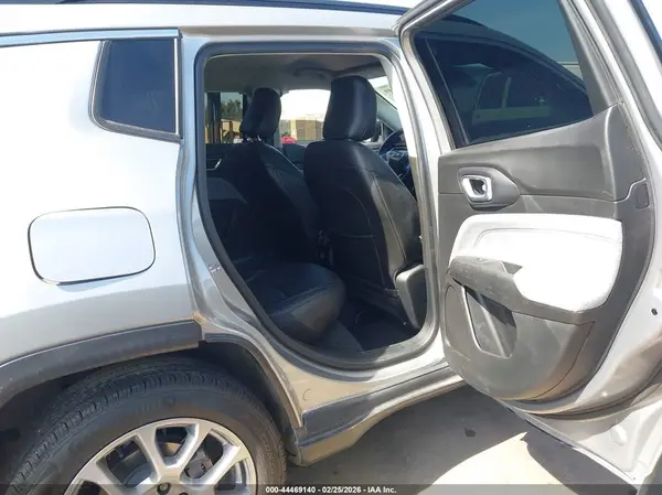3C4NJDFB8NT187064 2022 JEEP COMPASS - Image 8