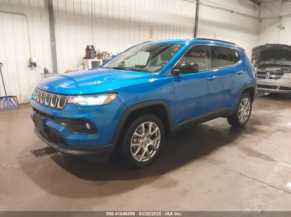 3C4NJDFB8NT194788 2022 JEEP COMPASS - Image 2
