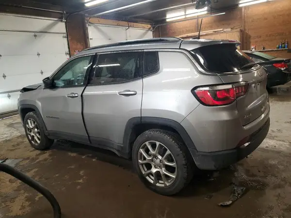 3C4NJDFB8NT201819 2022 JEEP COMPASS - Image 2