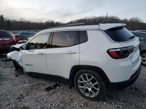 3C4NJDFB8NT211427 2022 JEEP COMPASS - Image 2