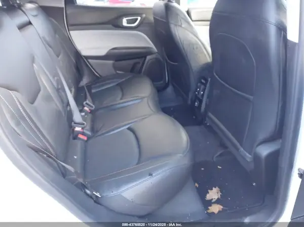 3C4NJDFB9NT175702 2022 JEEP COMPASS - Image 8