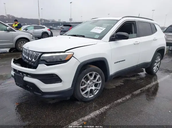 3C4NJDFB9NT216202 2022 JEEP COMPASS - Image 2