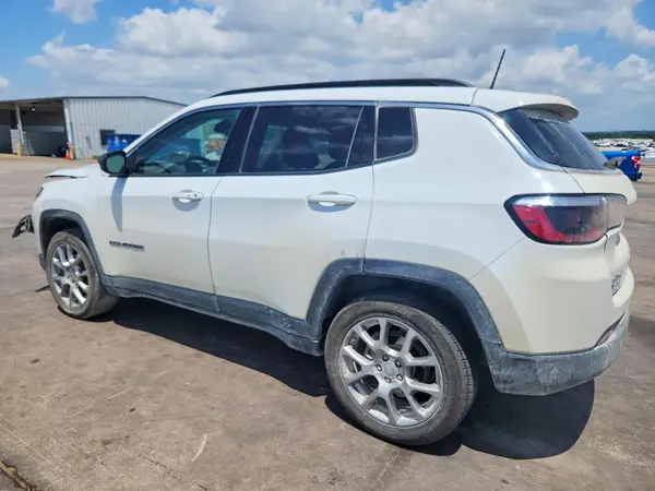 3C4NJDFB9NT218855 2022 JEEP COMPASS - Image 2