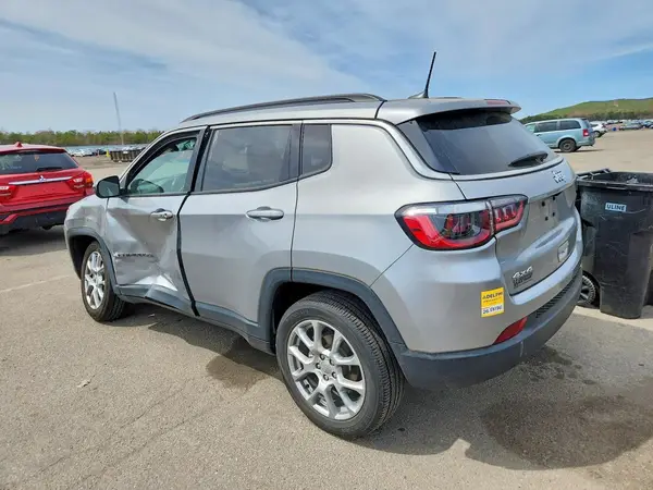 3C4NJDFBXNT117999 2022 JEEP COMPASS - Image 2