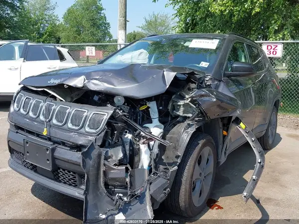 3C4NJDFBXNT178818 2022 JEEP COMPASS - Image 2